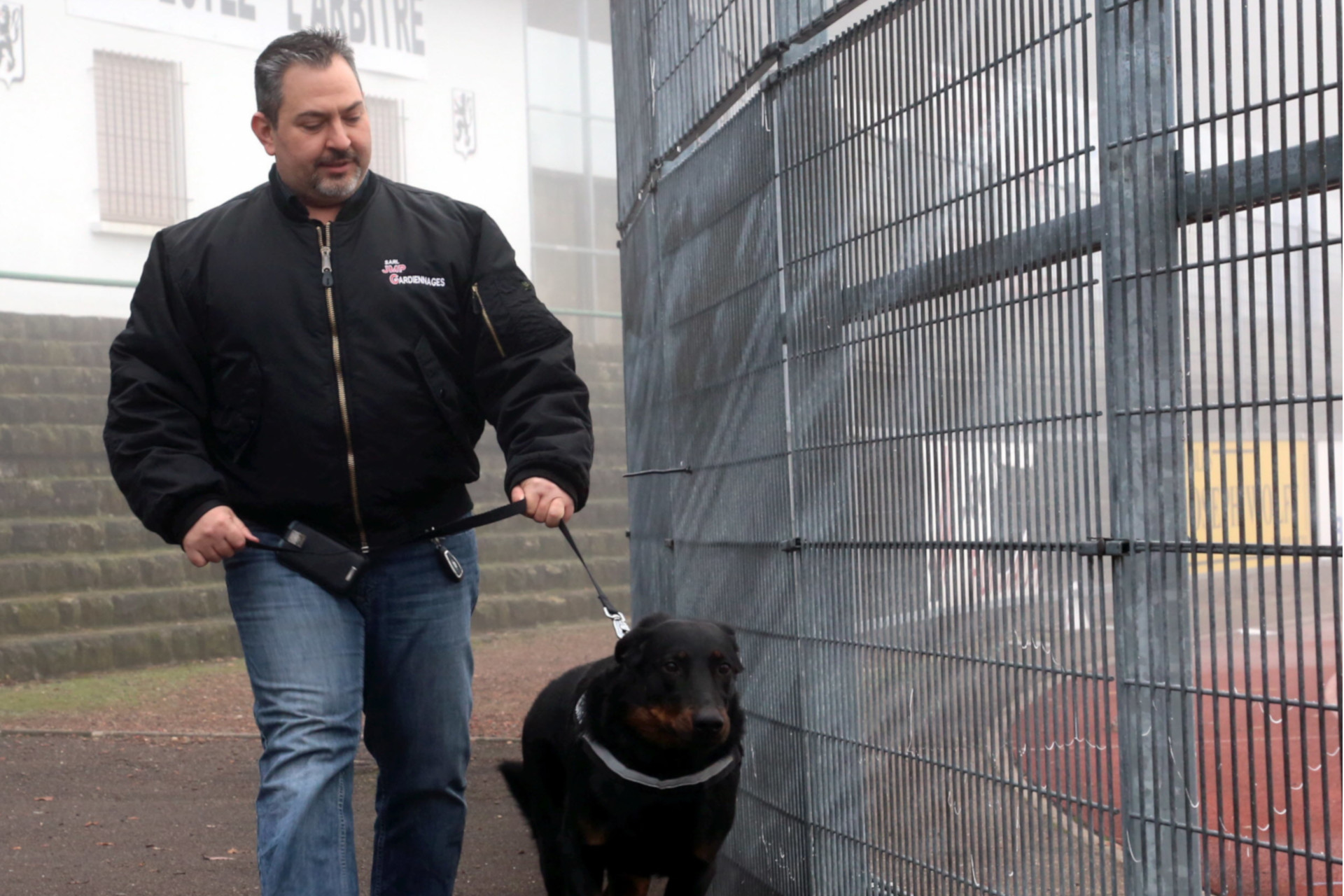 Group JMP spécialiste de la sécurité en Moselle, Alsace propose des formations aux agents de sécurité et obtention d'un diplôme professionnel. Des spécialisations pour les maîtres chiens sont prodiguées.